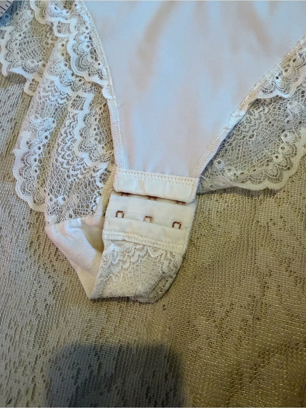 Pinsy sculpting lace shapewear bodysuit - Picture 6 of 13